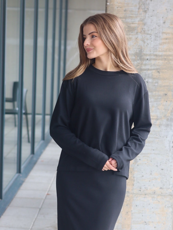 GENSER FRJADI BLACK