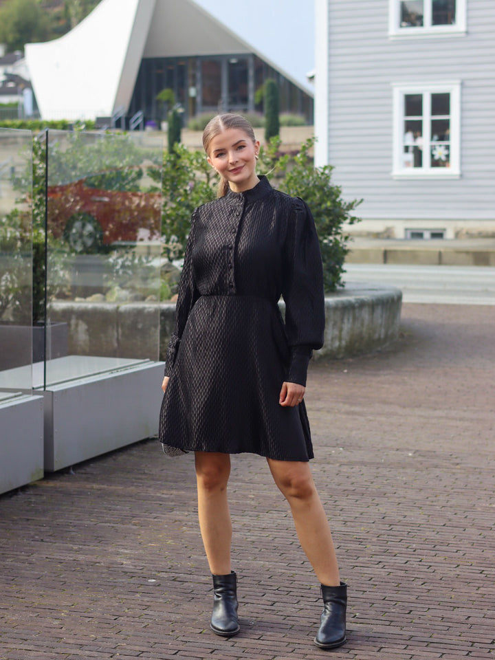 KJOLE HENRIKA BLACK
