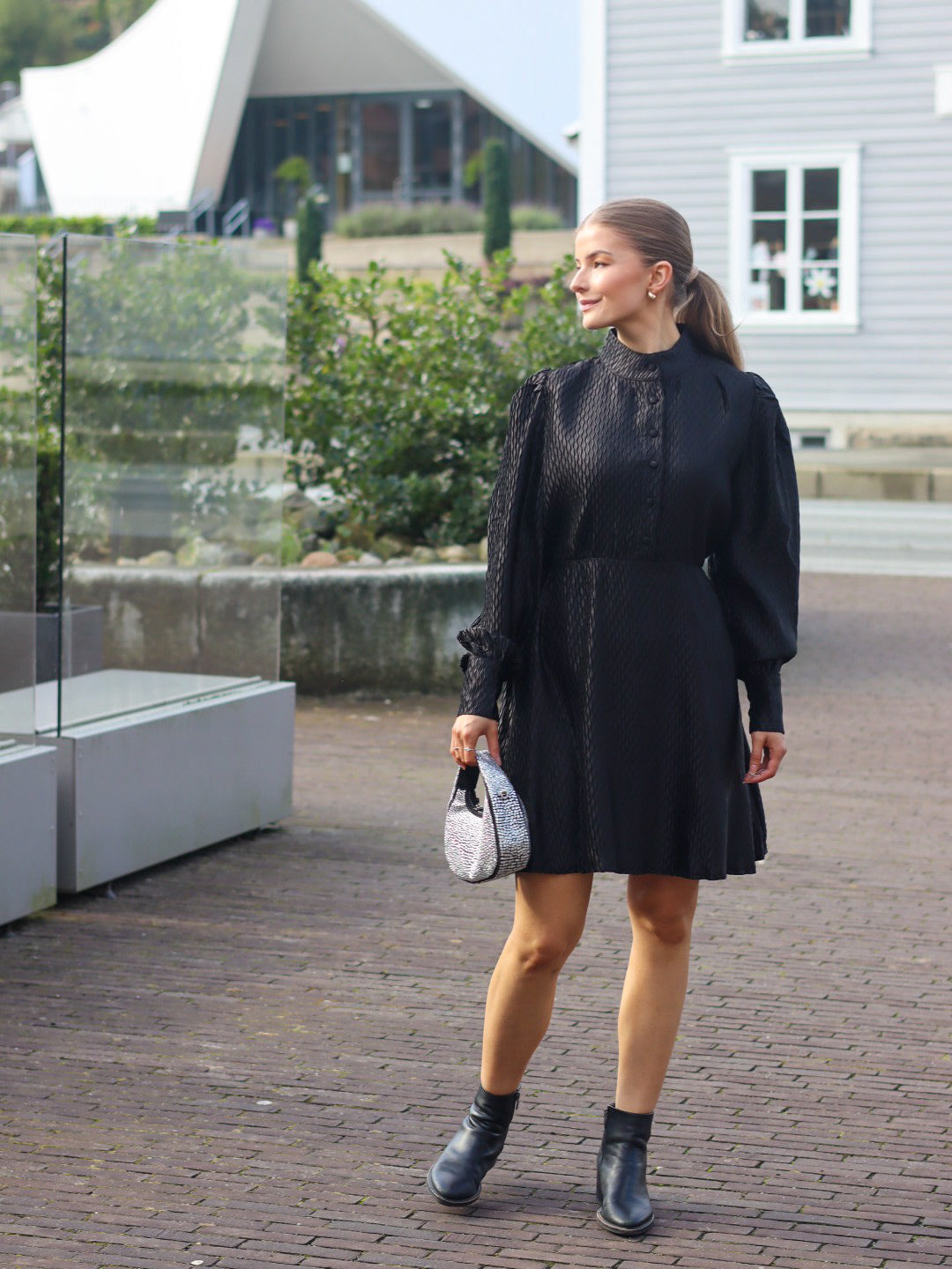 KJOLE HENRIKA BLACK