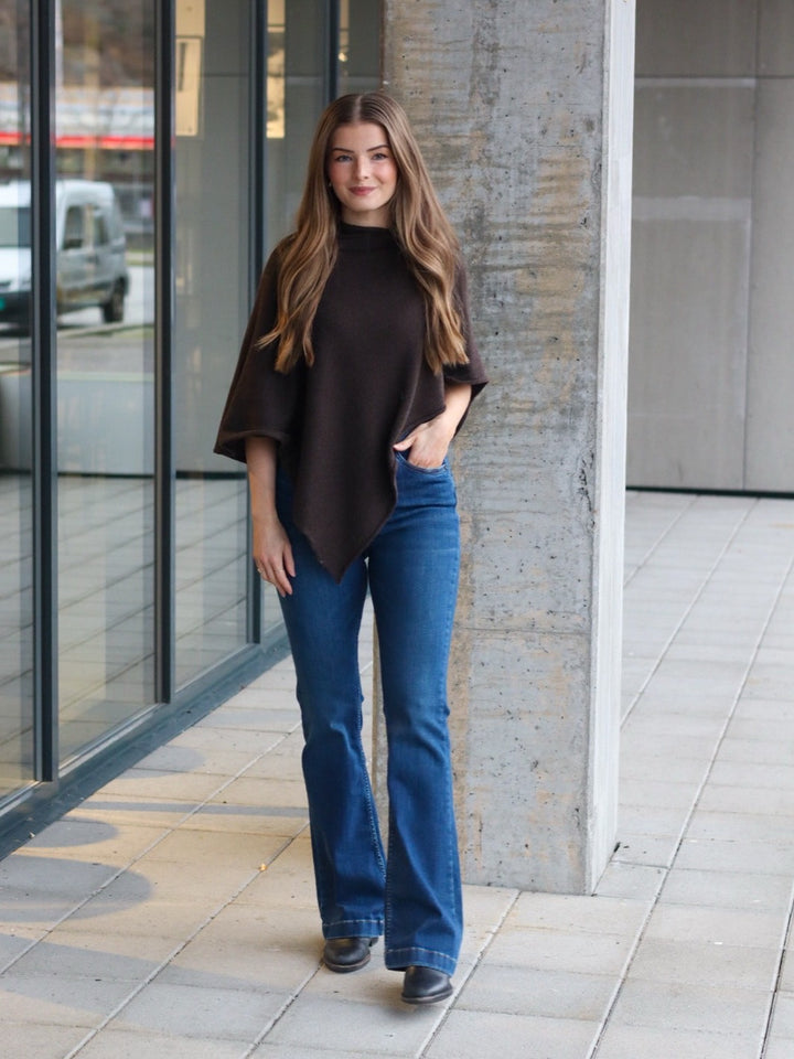 PONCHO ENSFARGET MØRK BRUN