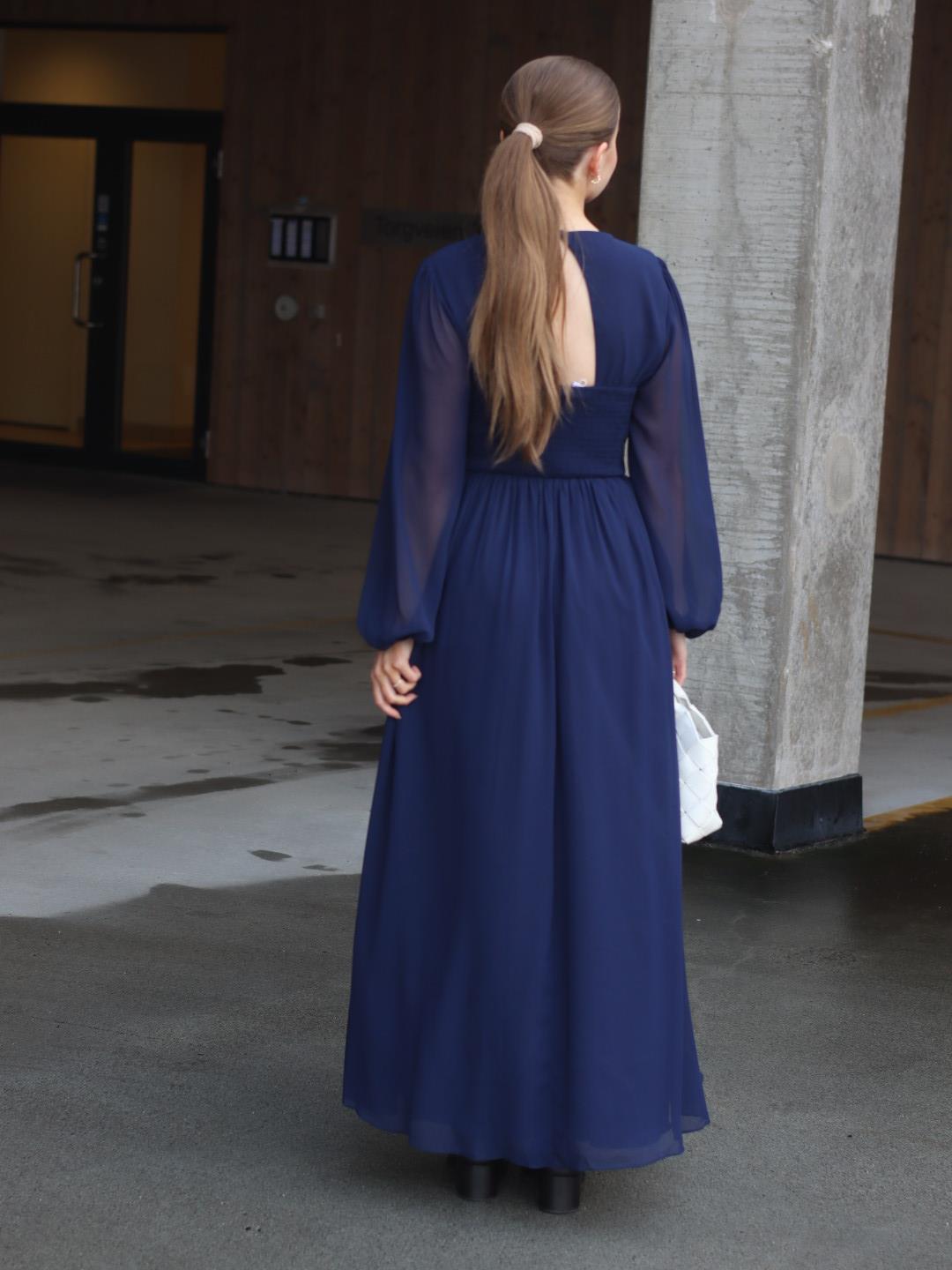MAXIKJOLE LARISA UNI NAVY