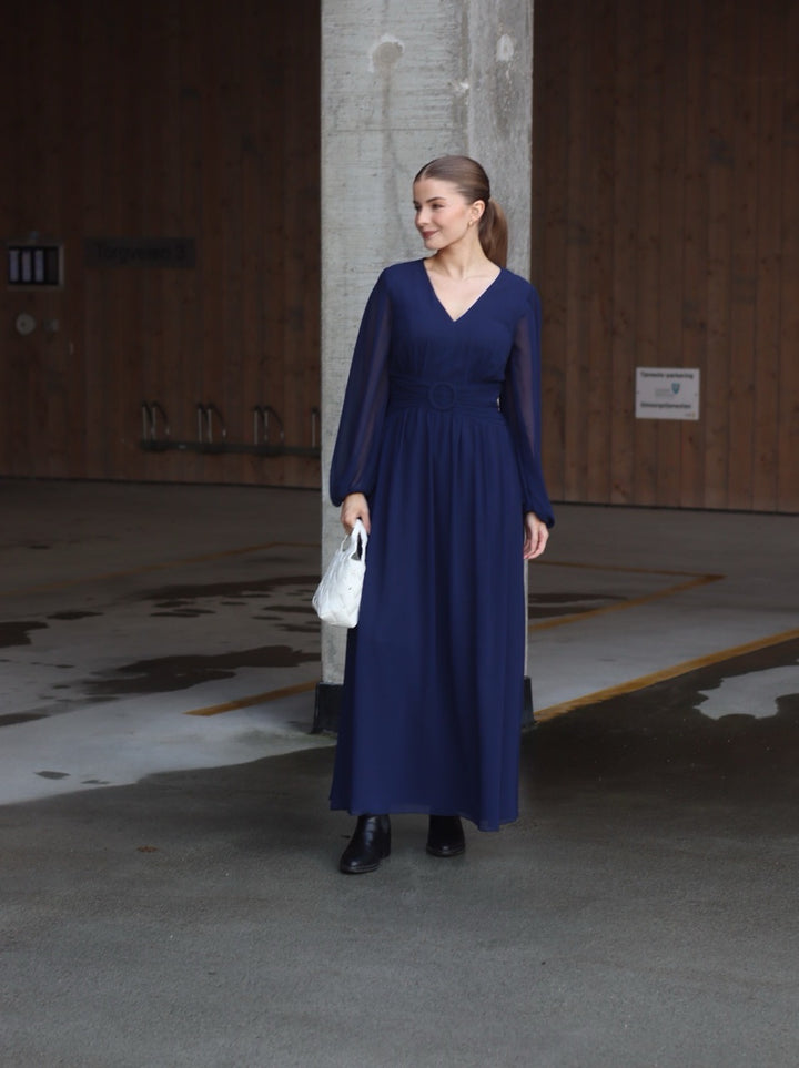 MAXIKJOLE LARISA UNI NAVY
