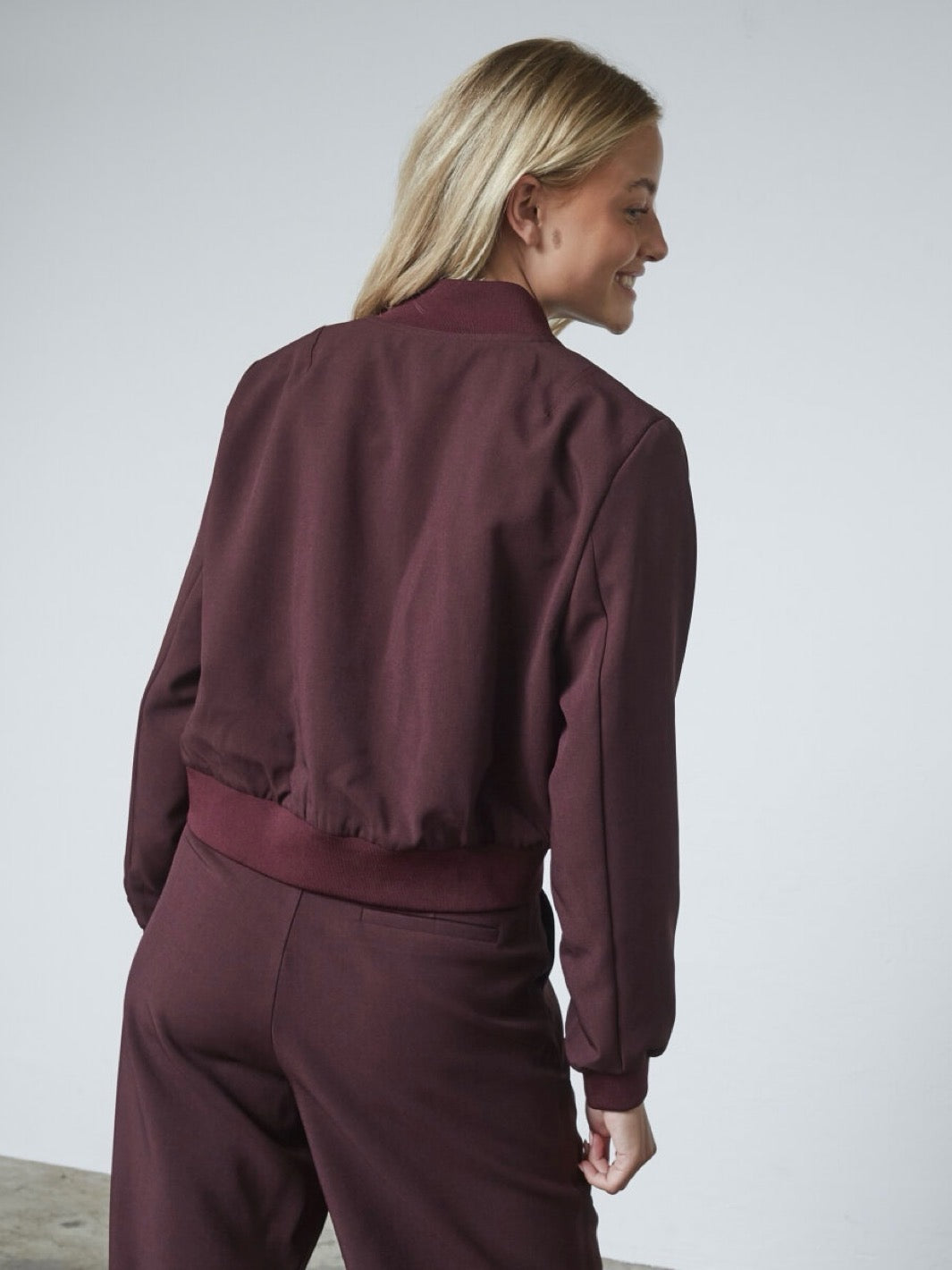 JAKKE GARWIN DEEP BORDEAUX
