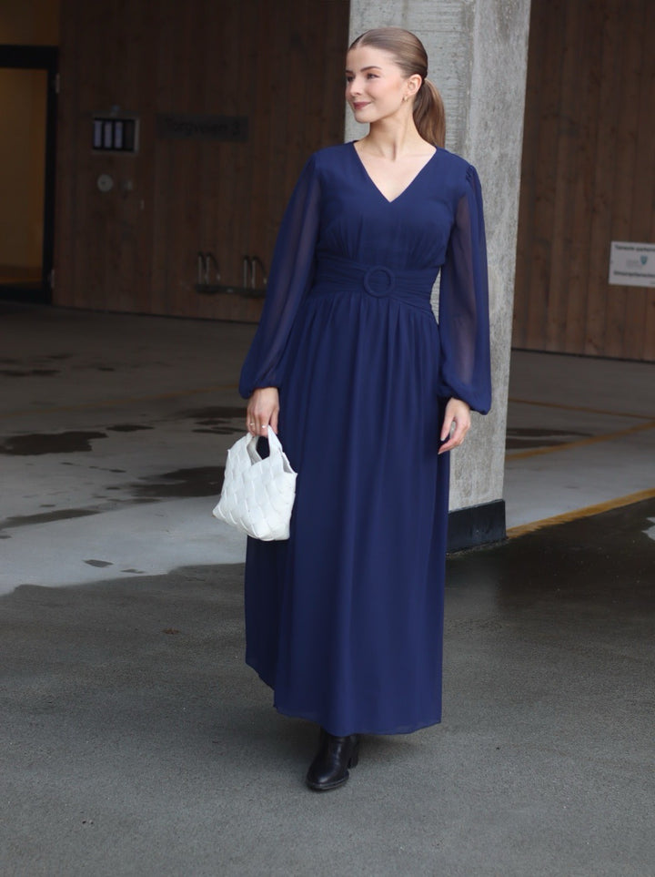 MAXIKJOLE LARISA UNI NAVY
