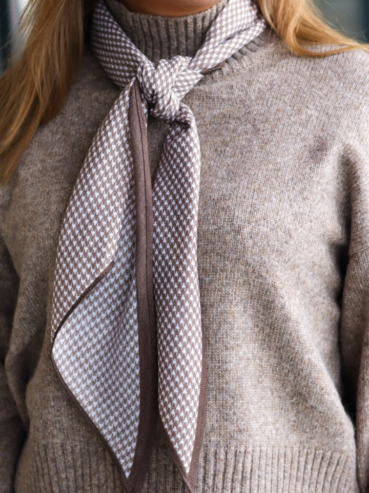 SKJERF TRIANGEL BEIGE