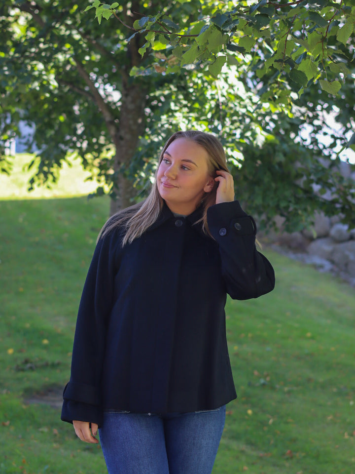 ULLJAKKE TARY BLACK