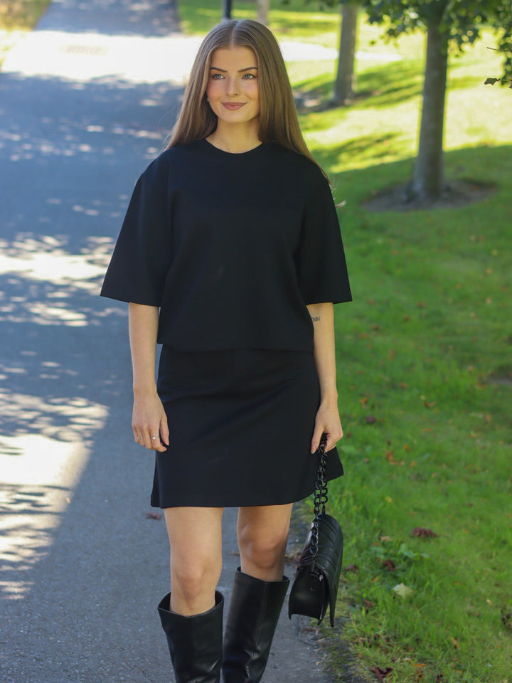 T-SKJORTE EMRYS BLACK