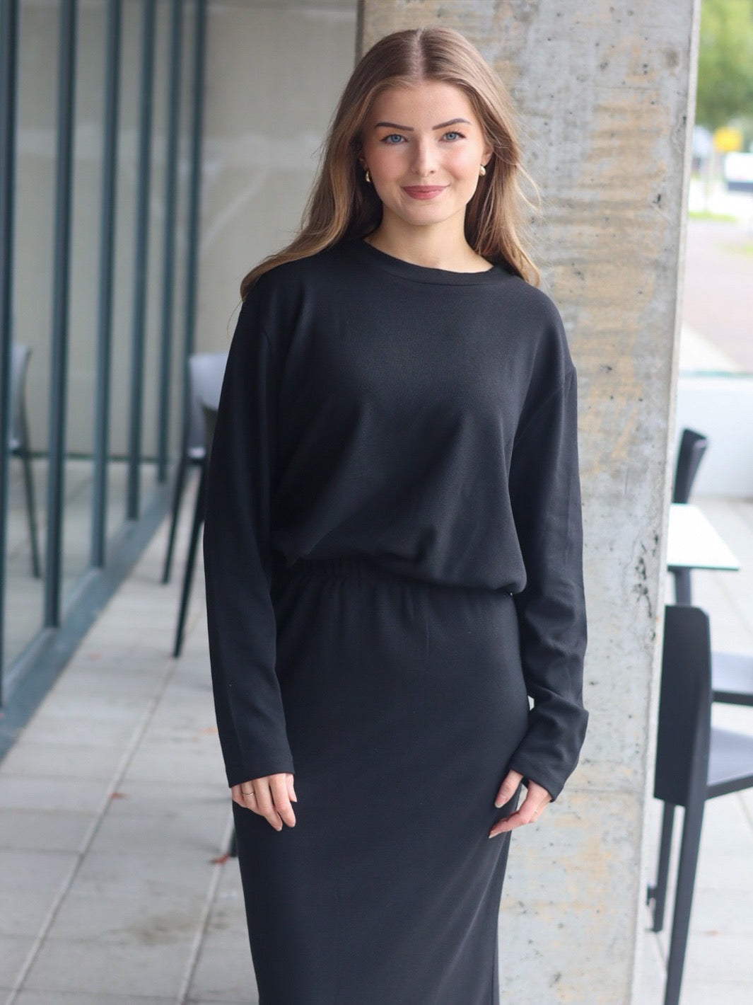 GENSER FRJADI BLACK